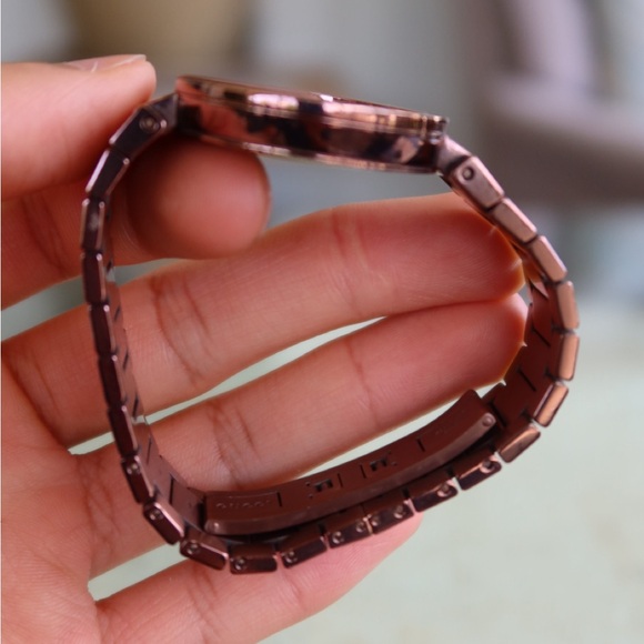 Gucci Watch GG (Shared) - Picture 9 of 15